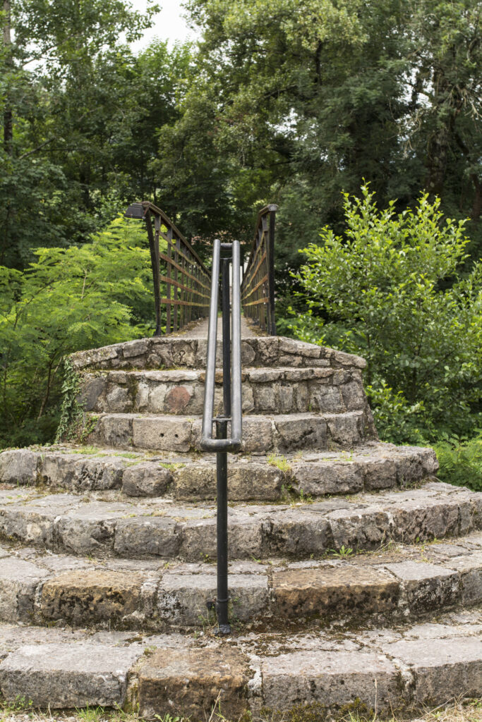 Puente de piedra de Casa de Campo si¡obre el Güeña